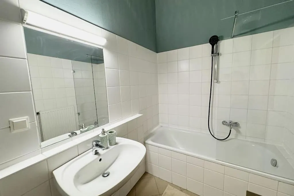 Neue, Gross & Gemuetliche Wohnung Mit Toller Anbindung Vienna Apartment